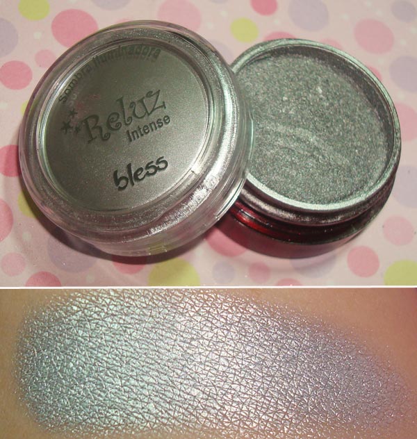 sombra-iluminadora-prata-bless-cosmetics