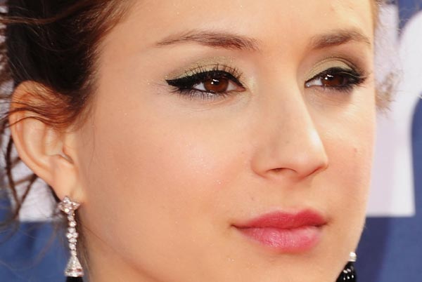 Troian-Bellisario-maquiagem-makeup-02