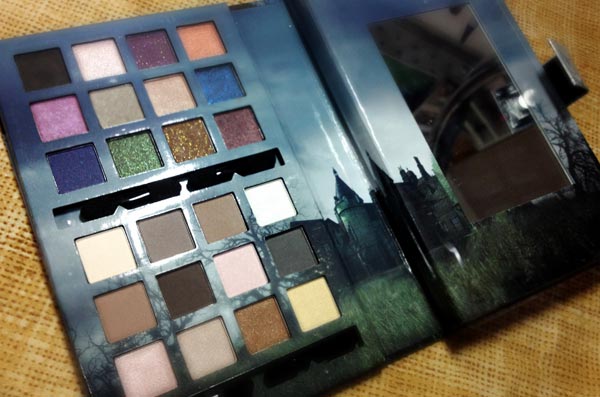 paleta-maquiagem-Paleta-The-Crimson-Amulet-Collection-dark-shadows