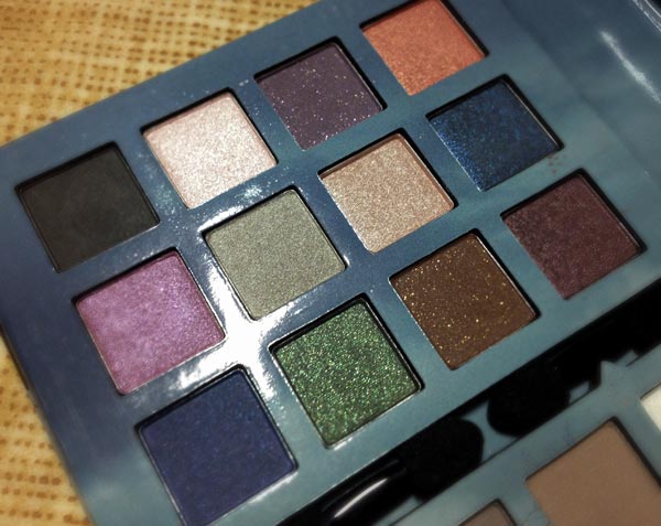 paleta-maquiagem-dark-shadows-sombras-01