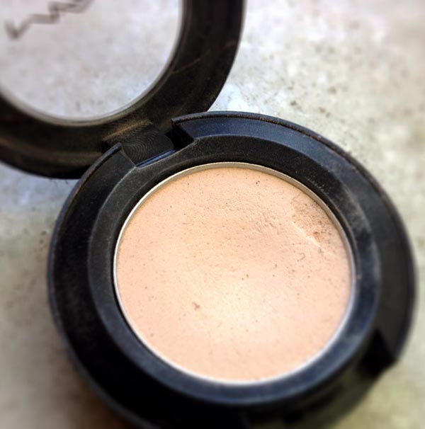 blanc-type-mac-sombra-eyeshadow