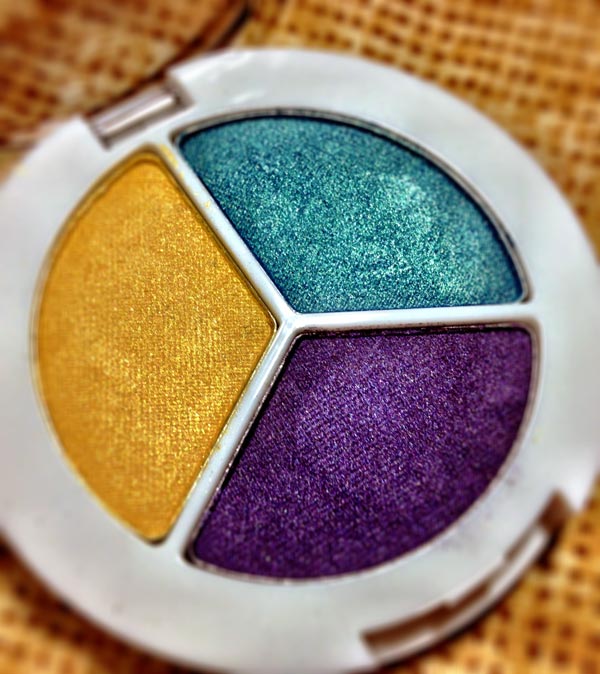 trio-sombras-fantasia-avon-color-trend