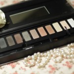 A paleta de sombras neutras da Contém 1g