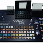 Contém 1g lança paletas de sombras com sistema de refil