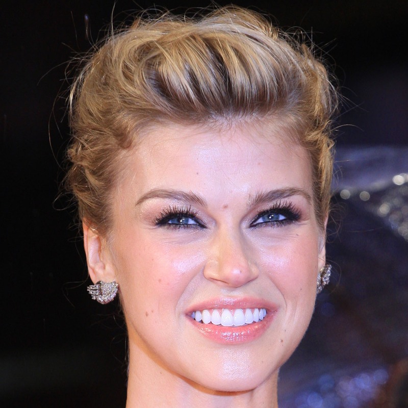 Adrianne Palicki é taurina do dia 06/05