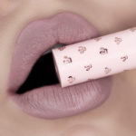 Os novos batons nudes da Mariana Saad para Payot