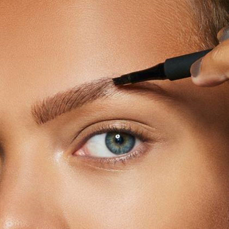 A caneta para sobrancelha microblading da Maybelline