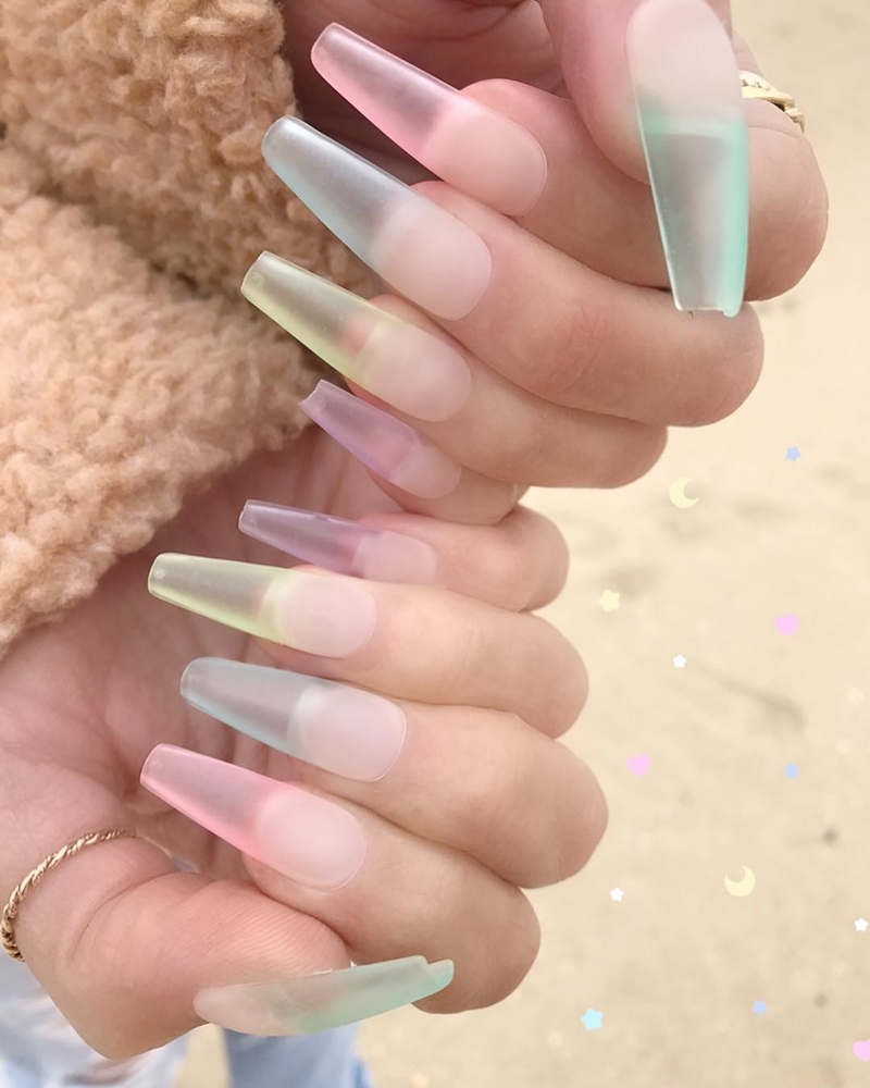 Sea Glass Nails: A Tendência das Unhas de Vidro Marinho